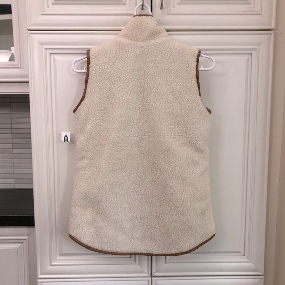 🥳HOST PICK🥳 NWT Old Navy women’s Sherpa vest - Picture 7 of 12